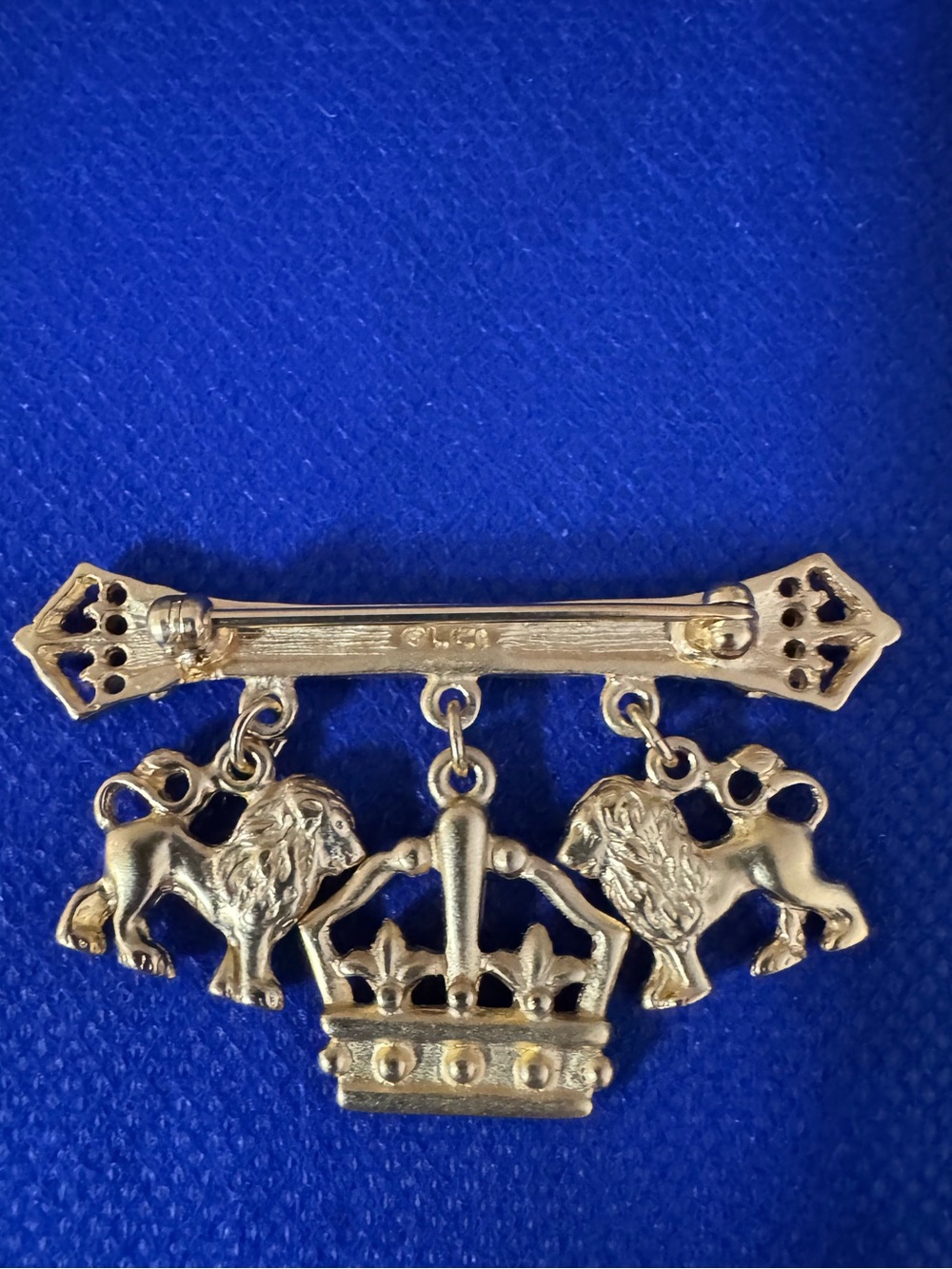 Royalty Gold Crown & Lions Dangle Brooch - Regal Pin - NWT comes in mesh pouch
